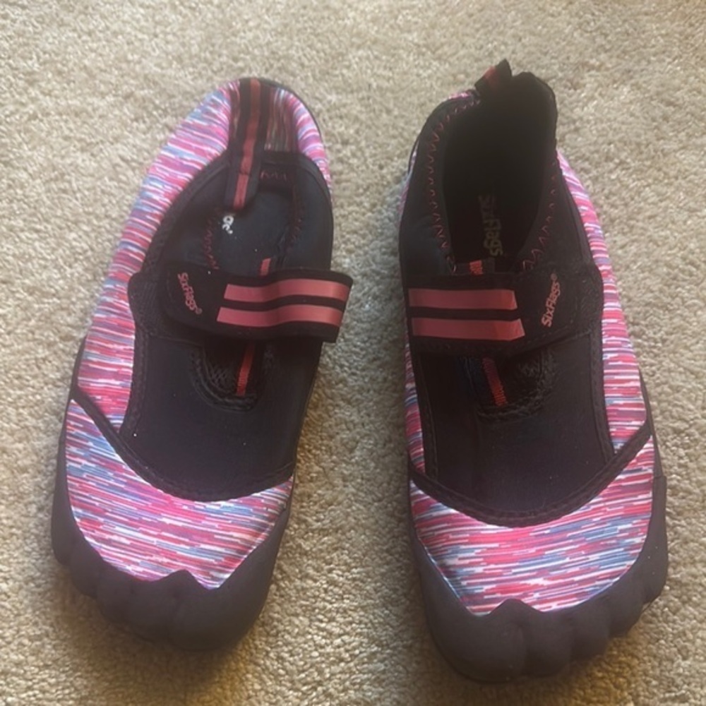 Stride Rite Women's Pink and Black Water Shoes